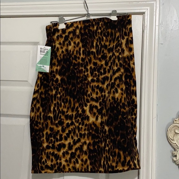 Honey and Lace Dresses & Skirts - BNWT Honey & Lace XL Leopard print pencil skirt